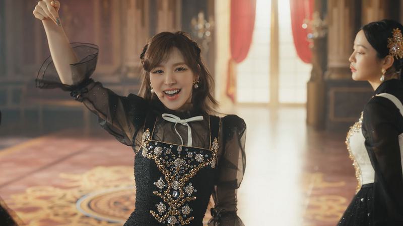 Red Velvet – Feel My Rhythm (Performance Video) 4K 2160P [Master MP4 917MB]格式：Master-无损音乐/蓝光演唱会