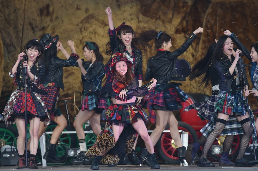 AKB48 春季演唱会 in 国立竞技场〜在这里丢掉全部回忆向前冲！ 《AKB48 春コン in 国立竞技场～思い出は全部ここに舍てていけ!》 演唱会 [ISO 2DVD 13.2G]