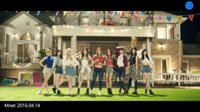 TWICE 《PAGE TWO / TWICEcoaster / Twicetagram / The Story Begins 付属DVD》 2017 演唱会 [5DVD ISO 7.25GB]