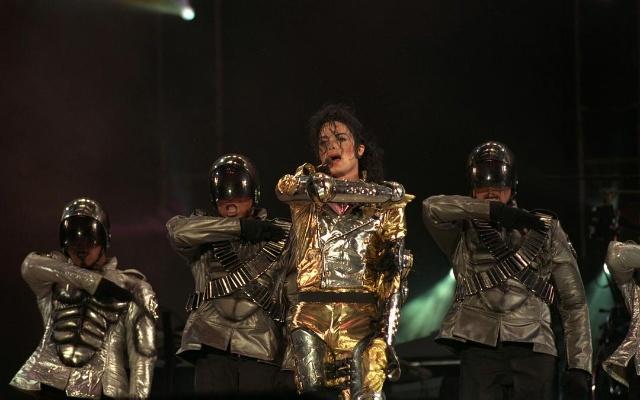 《Michael Jackson 迈克尔杰克逊世界巡演之罗马尼亚·布加勒斯特演唱会》 演唱会 [DVD ISO 7.53G]