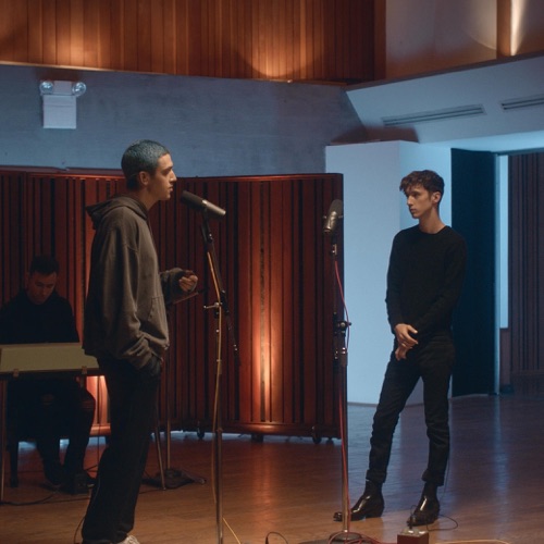Lauv & Troye Sivan 《i’m so tired… – Single – Lauv & Troye Sivan》 演唱会 [Stripped – Live in LA]-无损音乐
