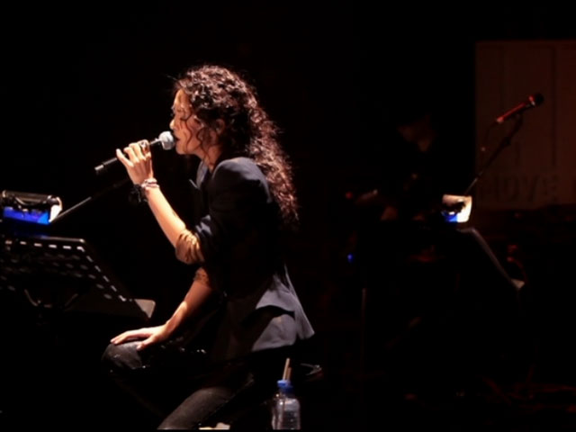 薛凯琪 《MOOV Live + August Girl MV》 2011 演唱会 [DVD ISO 3.73GB]